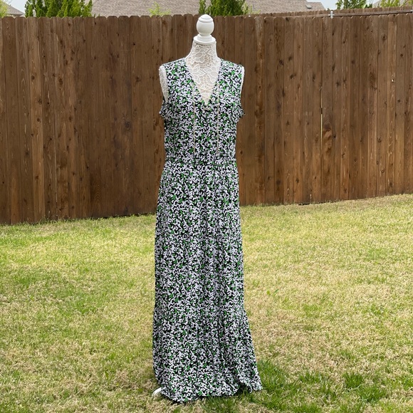 MICHAEL Michael Kors Dresses & Skirts - Michael Kors Black Clover XXL Dress NWT